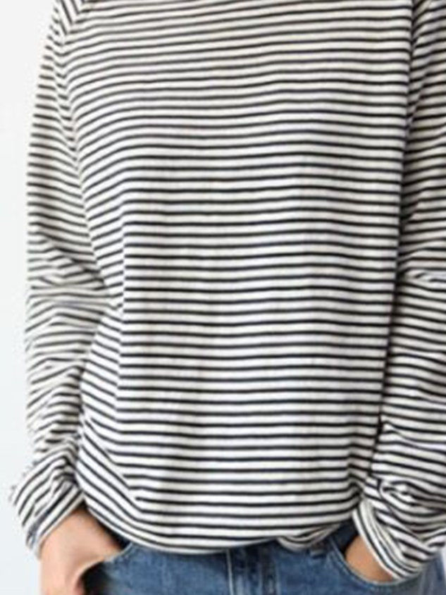 White-black sweater: timeless basic for cold days