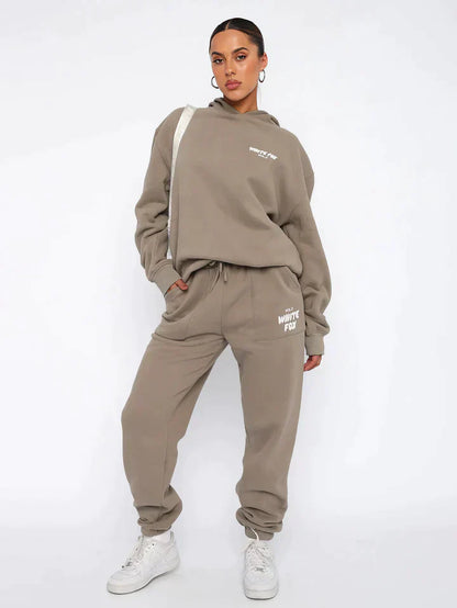 Ernesti -Puzen sweater set for women with a modern backendailna