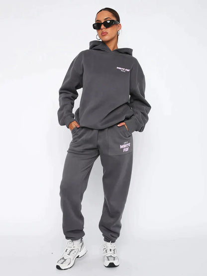 Ernesti -Puzen sweater set for women with a modern backendailna