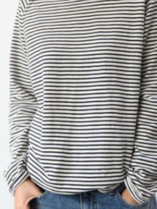 White-black sweater: timeless basic for cold days