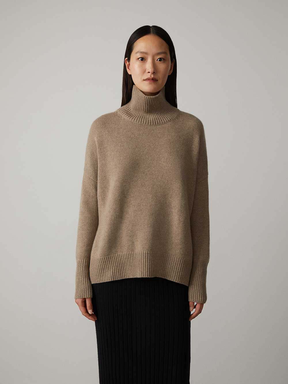 Sweater made of noble cashmere mix with a stylish turtleneck