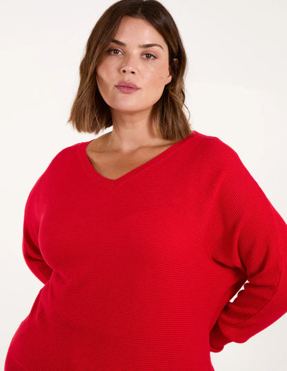 Sweater with hood in red for a casual and comfortable look for women