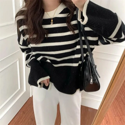 Sweater with a high collar and two -tone design for women